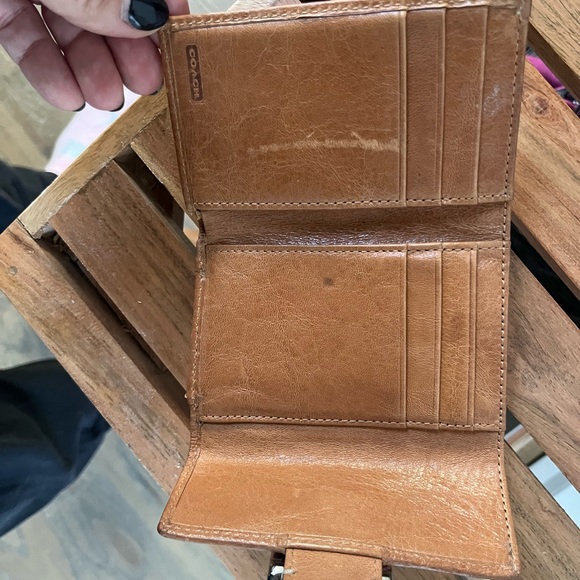 Adorable Coach wallet - Picture 2 of 5